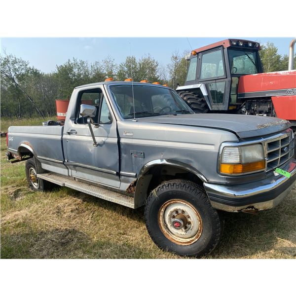 1992 Ford Grey F250 4x4 s/n: 2FTHF26M9NCA53772 Sold for Parts