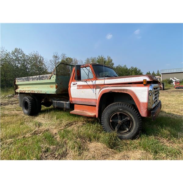 Ford 3-Ton c/w Steel box & hoist, V8 - 5 & 2 speed, #F61ECC0445