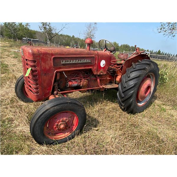 I.H. Tractor Model B275 Diesel Tractor s/n: 1320,3pt, Hyds, P.T.O., appears in nice original conditi