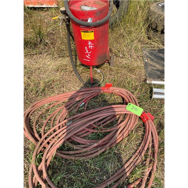 Sand Blasting Tank and 2- Air Hoses