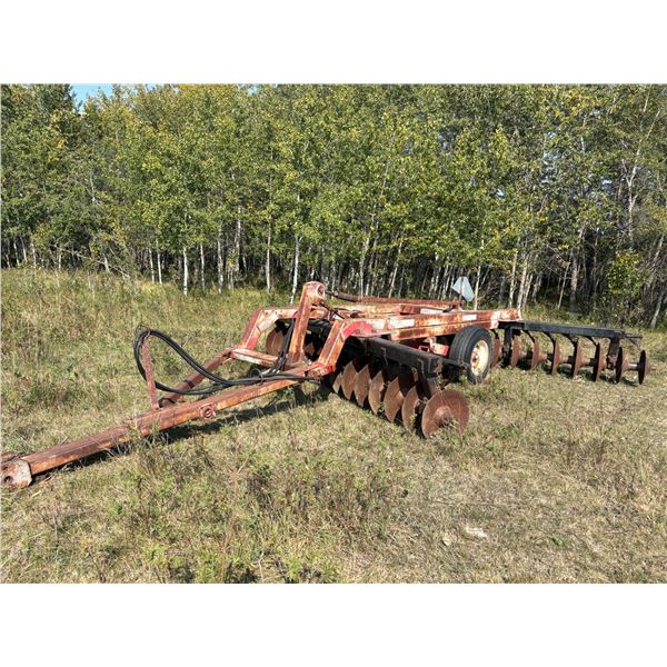 Kello Bilt 210, 12ft Breaking Disc c/w Ram s/n: KB812599-24L. Located at Land Parcel # 2. Buyer Resp