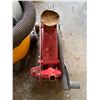 Image 3 : Shop Vac & Red Floor Jack