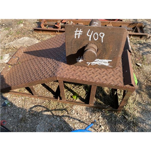 Two Metal Ramps and Pin 5th Wheel Insert Hitch