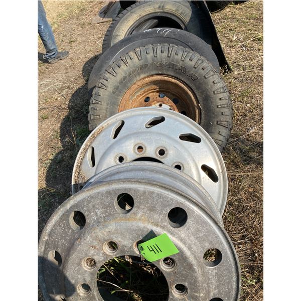 Qty of Rims & Tires by the Pile