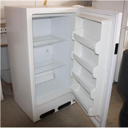 Frigidaire" Fridge"