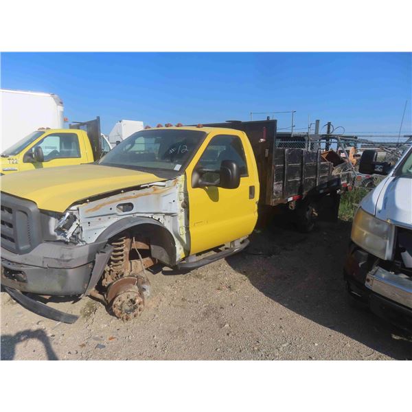 2005 Ford F450 XL Super Duty | Standard | 2WD | 6L | Stake Truck 
