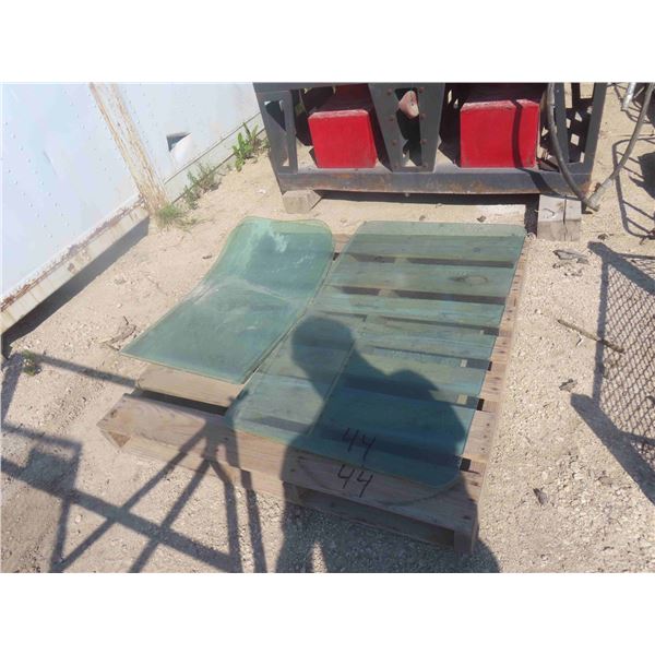 Laminate Tinted Glass | Flat 45'' x 27'' | Curved 33'' x 21'' 