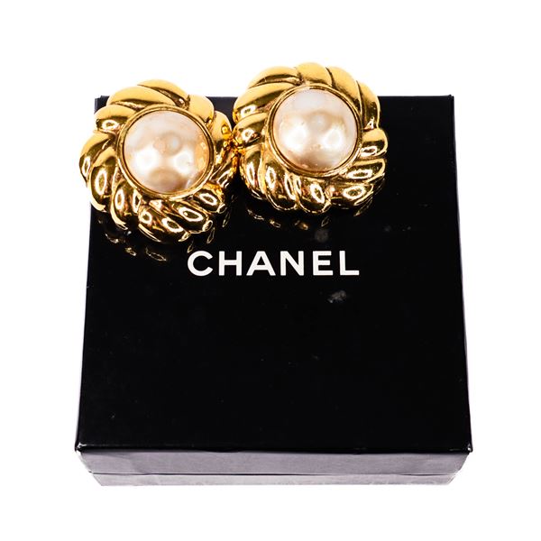 Vintage 1980s Chanel Goldâ€‘Tone & Costume Pearl Clip Earrings w/Box