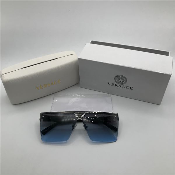 BNIB SUGLASSES WITH CASE AND ACCESSORIES