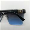Image 3 : BNIB SUGLASSES WITH CASE AND ACCESSORIES
