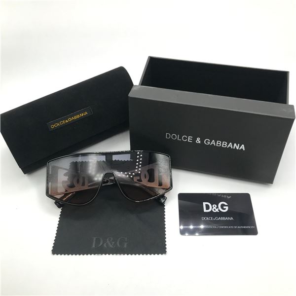 BNIB SUGLASSES WITH CASE AND ACCESSORIES