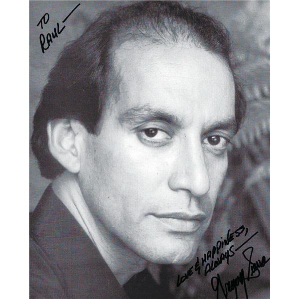 Barney Millers Gregory Sierra signed photo