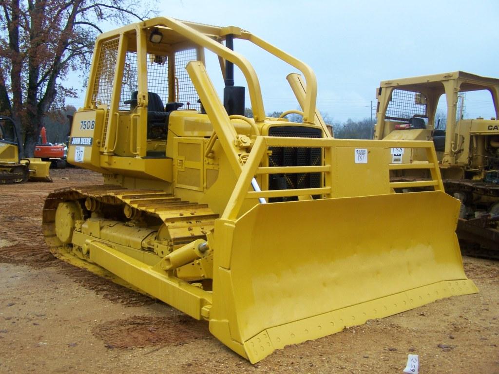 JOHN DEERE 750B CRAWLER TRACTOR