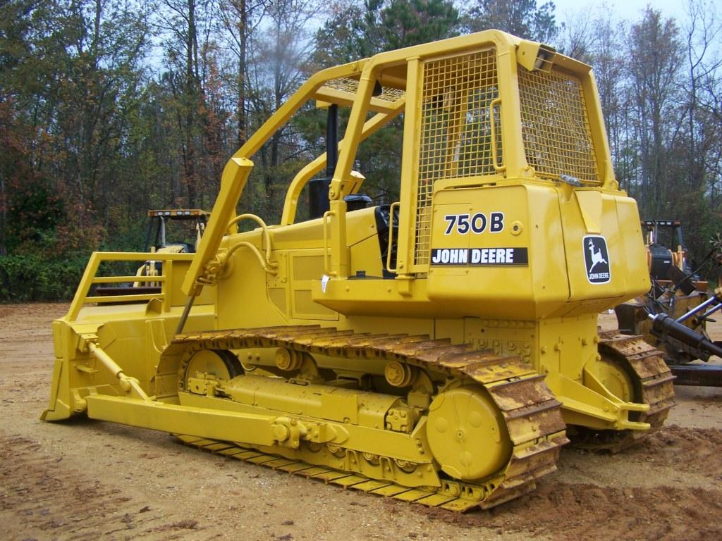 JOHN DEERE 750B CRAWLER TRACTOR J.M. Wood Auction Company, Inc.