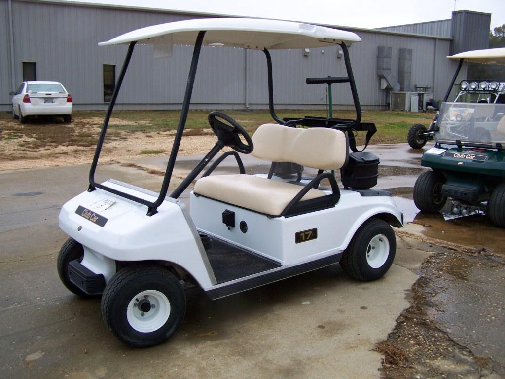 2006 CLUB CAR DS ELECTRIC GOLF CAR