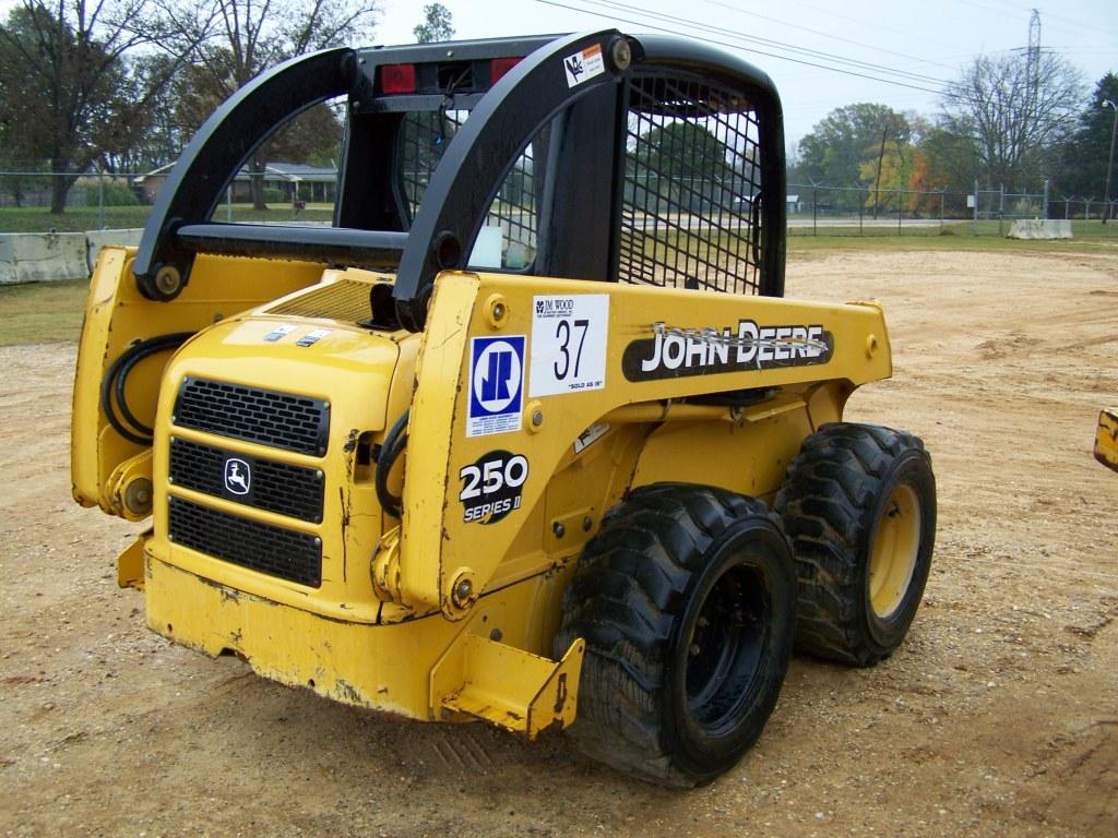 JOHN DEERE 250 SERIES II SKID STEER LOADER