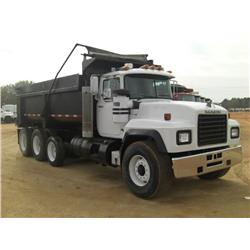 2000 MACK RD690S TRI-AXLE DUMP