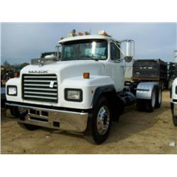 2001 MACK RD688S T/A TRUCK TRACTOR