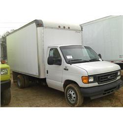 2004 FORD E450 S/A VAN TRUCK