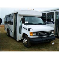 2004 FORD E350 S/A BUS