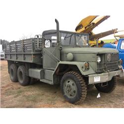 1971 GENERAL US ARMY T/A FLATBED TRUCK