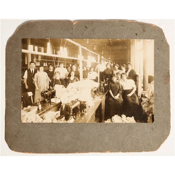 Sewing/Clothing Shop Interior Photo [200399]