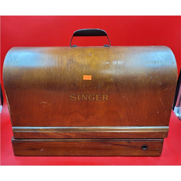 VTG Singer Sewing Machine w/ Wooden Case