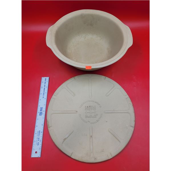 Pampered Chef Stone Round Baker w/ Lid