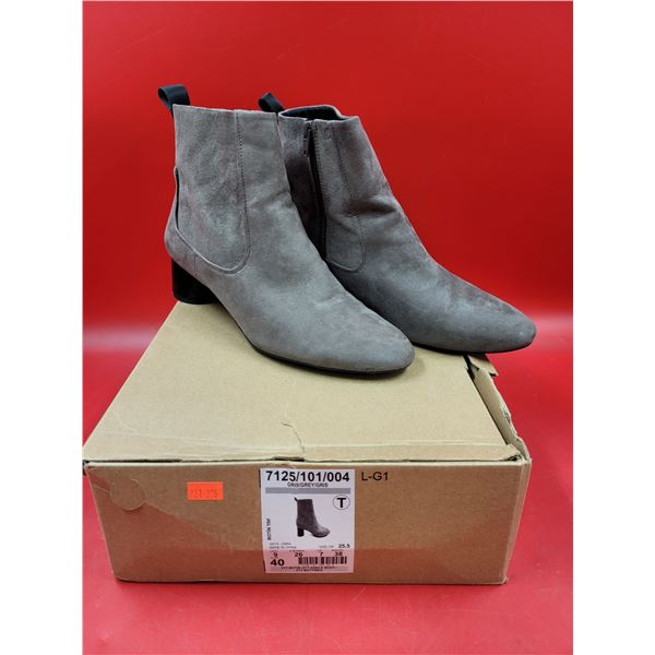 Zara Women's Size 9 Grey High Heel Boots