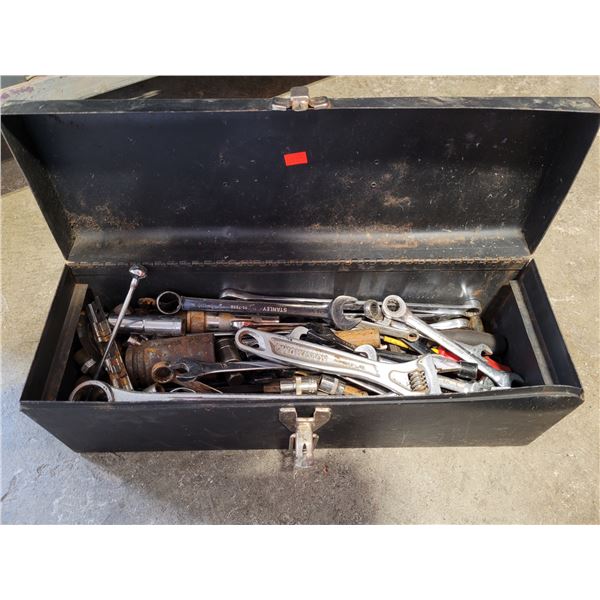 Metal Toolbox w/ Assorted Tools