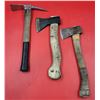Image 1 : 2 Hatchets & Pick Mattock