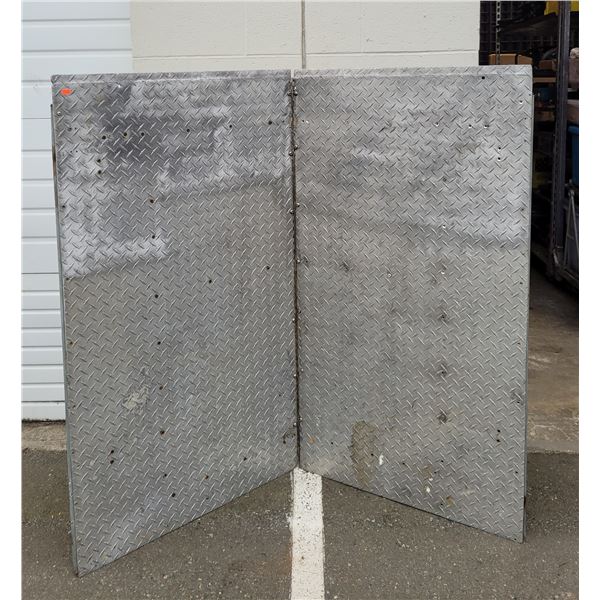 2 Pieces of Hinged Stainless Steel