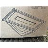 Image 4 : SANDWICH WEDGE HINGED CONTAINERS AND CASE OF DEEP DOME LIDS