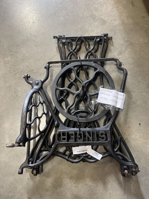 VINTAGE SINGER SEWING MACHINE CAST IRON FRAME