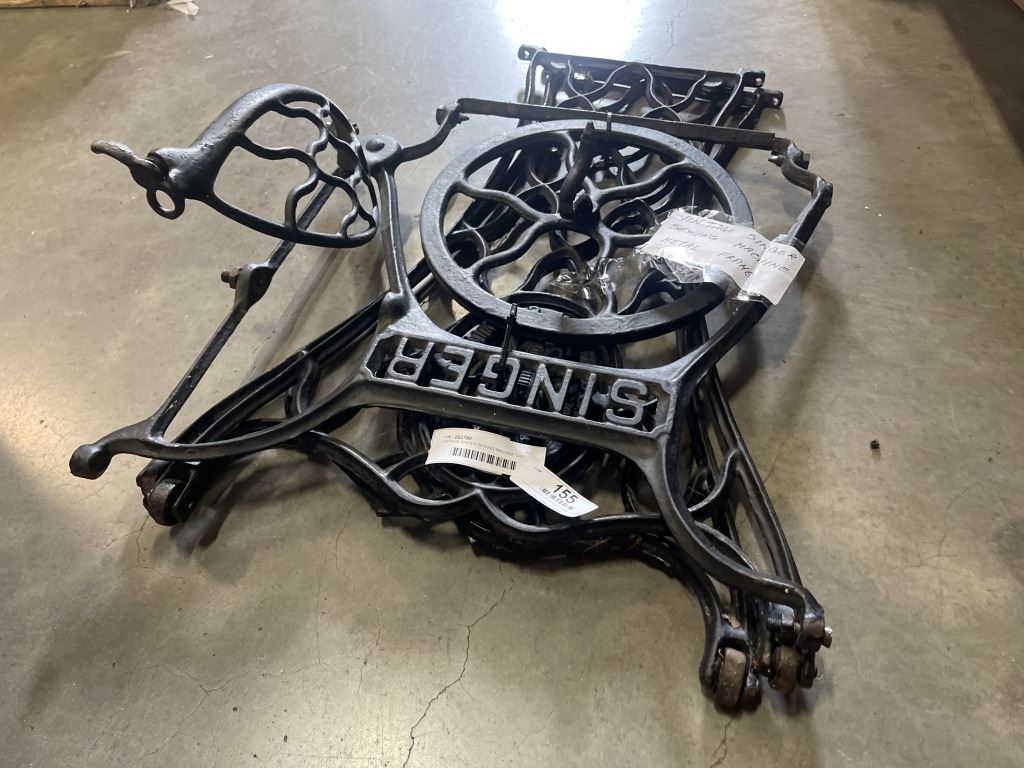 VINTAGE SINGER SEWING MACHINE CAST IRON FRAME