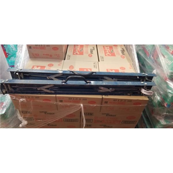 2 FOLDING SAW HORSES