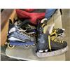 Image 2 : HOCKEY BAG WIT GHEAR, SET OF SKATES AND ROLLERBLADES, SIZE 9