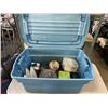 Image 1 : TOTE OF CAMPING SUPPLIES
