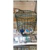 Image 2 : ROYAL PAPER SHREDDER AND SMALL ROUND CAGE