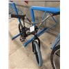 Image 2 : BLACK BMX BIKE