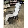 Image 2 : ZERO GRAVITY FOLDING LOUNGE CHAIR