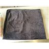 Image 2 : 2 SMALL REVERSIBLE WATERPROOF BLANKETS