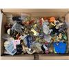 Image 2 : BOX OF OVER 200 PINS AND MAGNETS