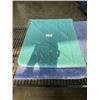 Image 2 : 4 NEW MEMORY FOAM SOFT BATH MATTS, 2 ARE 23.6 X 35.4 AND 2 ARE 15.7 X 23.6