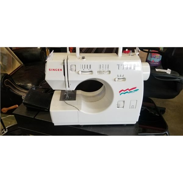 SINGER SEWING MACHINE