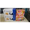 Image 1 : 2 ICO VEGETABLE SPIRALIZERS AND 2 CASES OF NEW RAINBOW FLOWER LOLLIPOPS