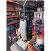 Image 3 : 2 VACUUM CLEANERS