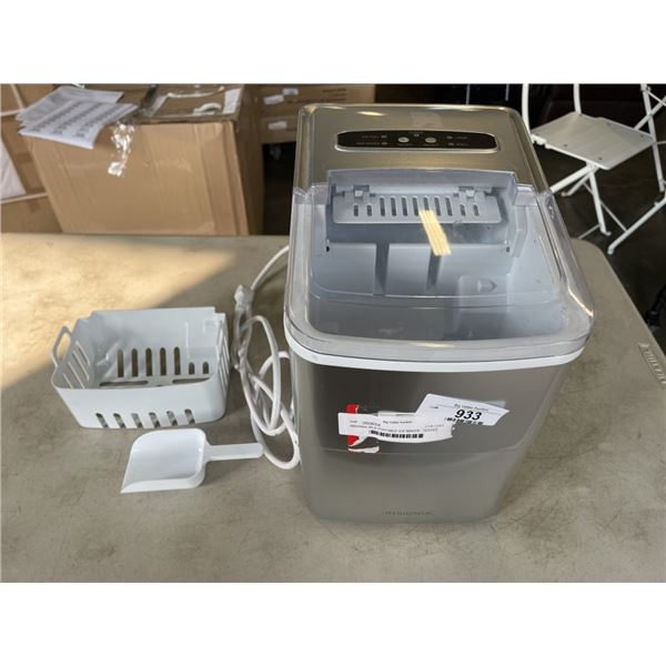 INSIGNIA 26LB PORTABLE ICE MAKER - TESTED WORKING, RETAIL $199