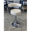 Image 1 : WHITE STOOL