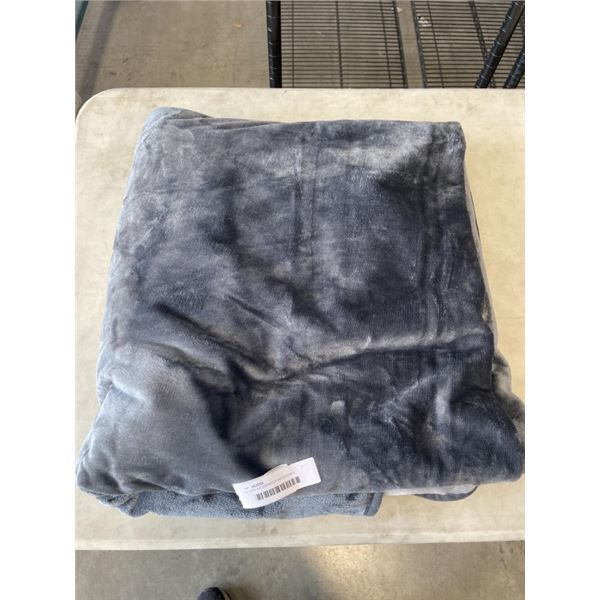 AS NEW WATERPROOF REVERSIBLE BLANKET, APPROX 90 X 108 INCH